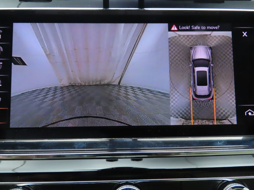 2023 Bentley Bentayga EWB Azure V8 photo 13