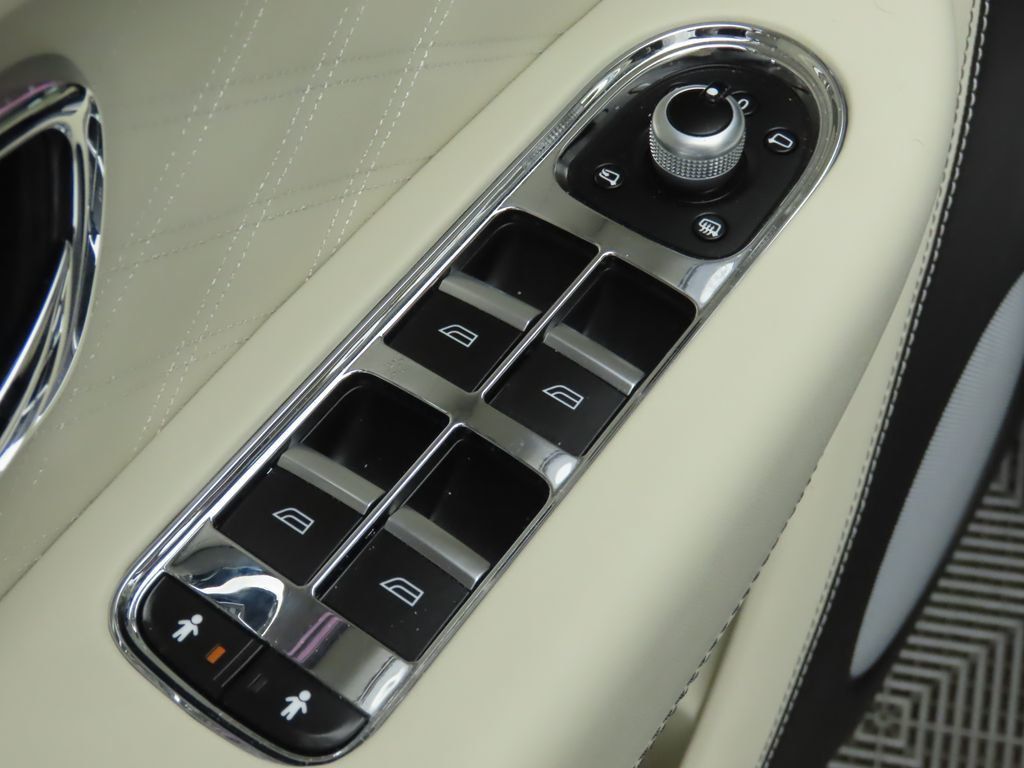 2023 Bentley Bentayga EWB Azure V8 photo 20