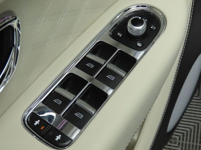 2023 Bentley Bentayga EWB Azure - 22900823 - 23