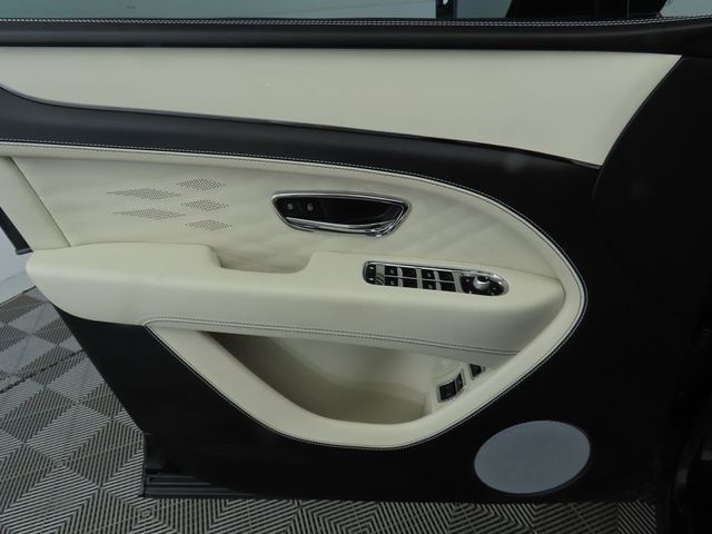 2023 Bentley Bentayga EWB Azure - 22900823 - 24
