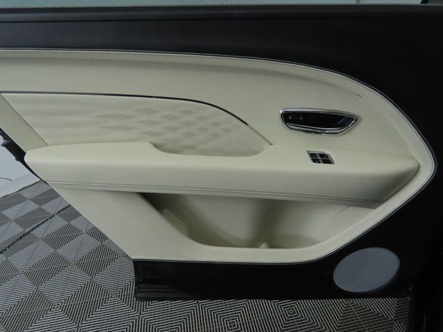 2023 Bentley Bentayga EWB Azure - 22900823 - 26