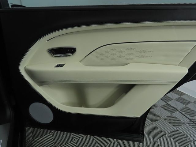 2023 Bentley Bentayga EWB Azure - 22900823 - 27