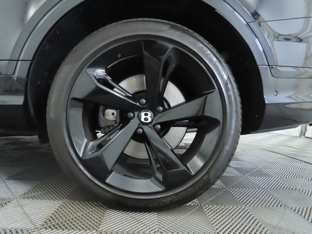2023 Bentley Bentayga EWB Azure V8 photo 28