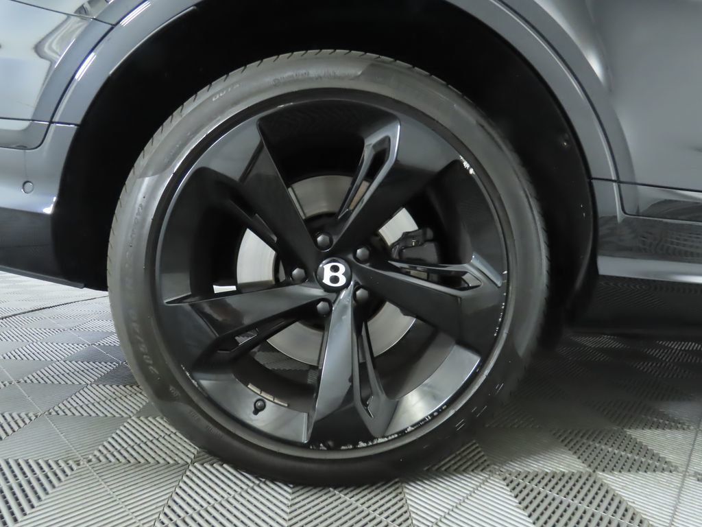 2023 Bentley Bentayga EWB Azure V8 photo 29