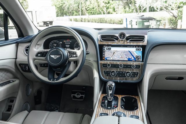 2023 Bentley Bentayga EWB Azure AWD - 23048854 - 19