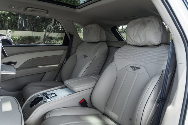 2023 Bentley Bentayga EWB Azure AWD - 23048854 - 22