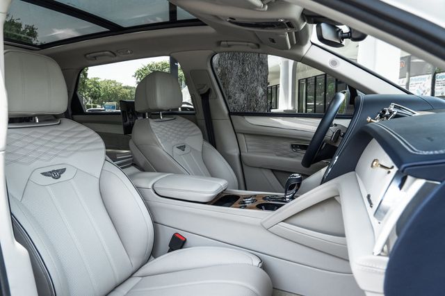 2023 Bentley Bentayga EWB Azure AWD - 23048854 - 29