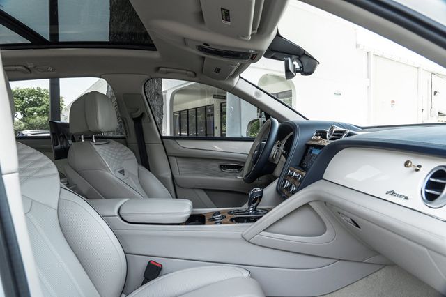 2023 Bentley Bentayga EWB Azure AWD - 23048854 - 30