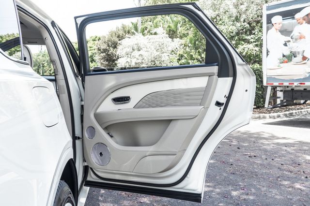2023 Bentley Bentayga EWB Azure AWD - 23048854 - 32
