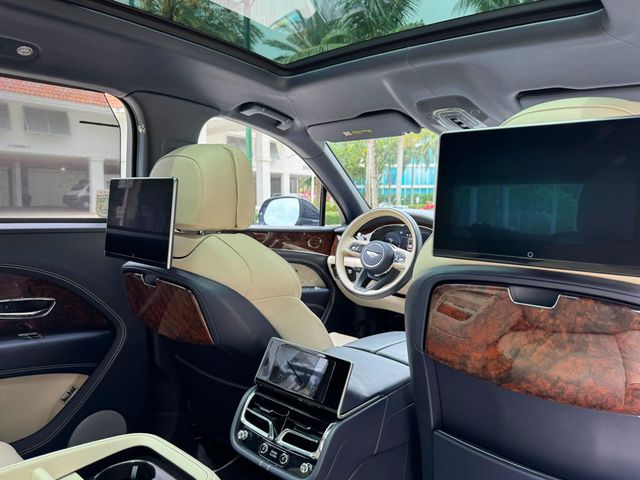 2023 Bentley Bentayga EWB V8 AWD - 23037288 - 12
