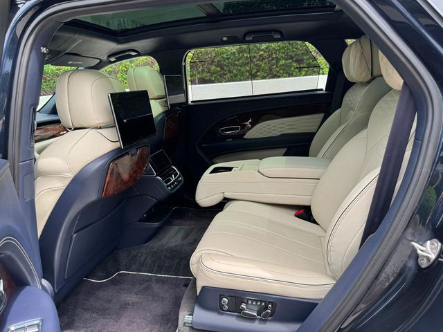2023 Bentley Bentayga EWB V8 AWD - 23037288 - 13