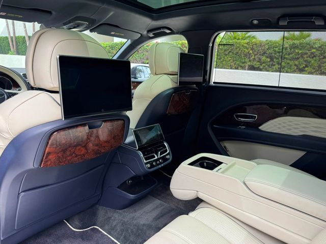 2023 Bentley Bentayga EWB V8 AWD - 23037288 - 14