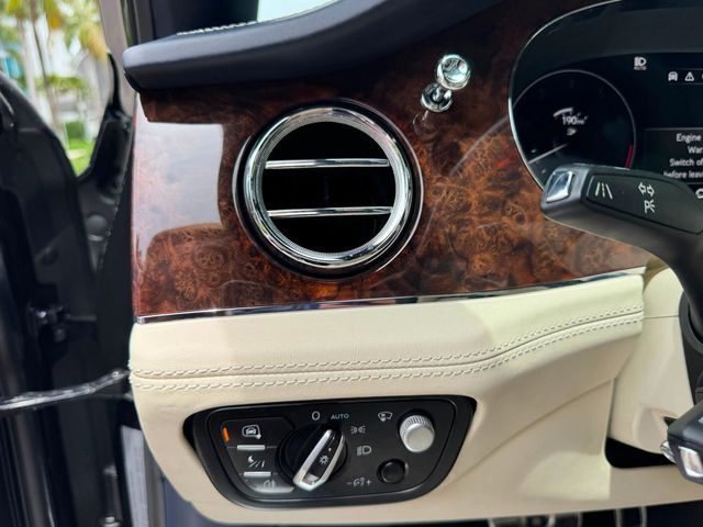 2023 Bentley Bentayga EWB V8 AWD - 23037288 - 19