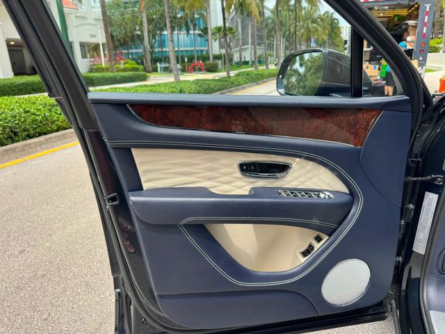 2023 Bentley Bentayga EWB V8 AWD - 23037288 - 20