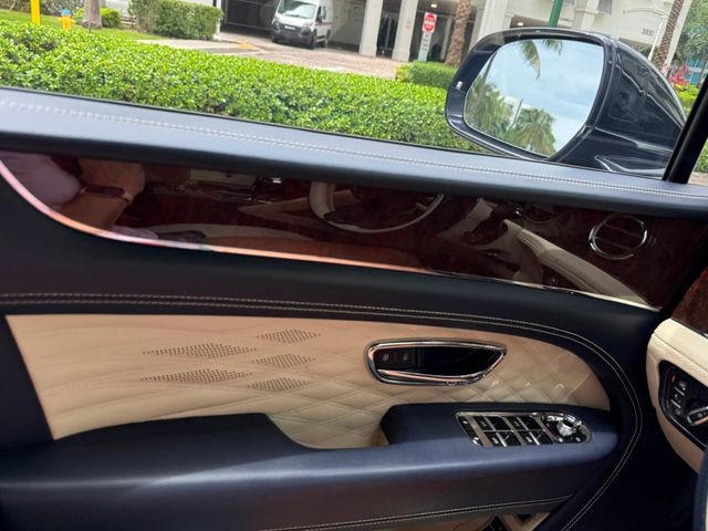 2023 Bentley Bentayga EWB V8 AWD - 23037288 - 32