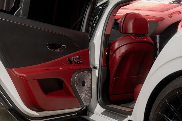 2023 Bentley Flying Spur V8 Sedan - 22960214 - 31
