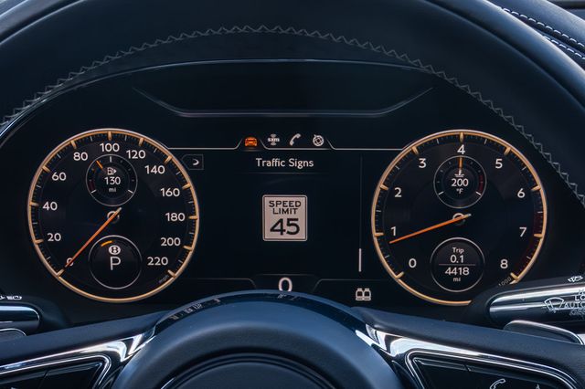 2023 Bentley Flying Spur V8 Sedan - 22953706 - 16