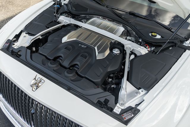 2023 Bentley Flying Spur V8 Sedan - 22953706 - 33
