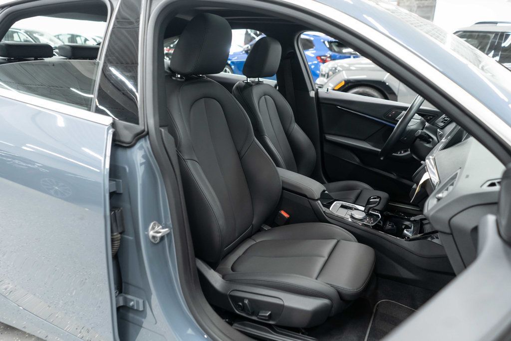 BMW 2 Series photo 11
