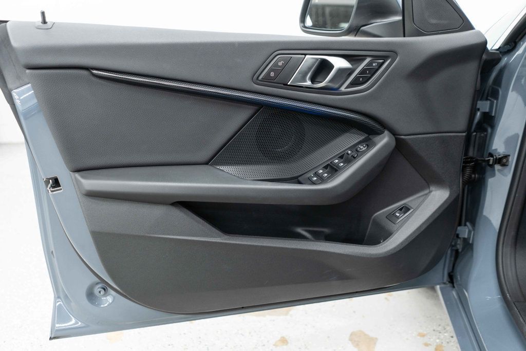 BMW 2 Series photo 14