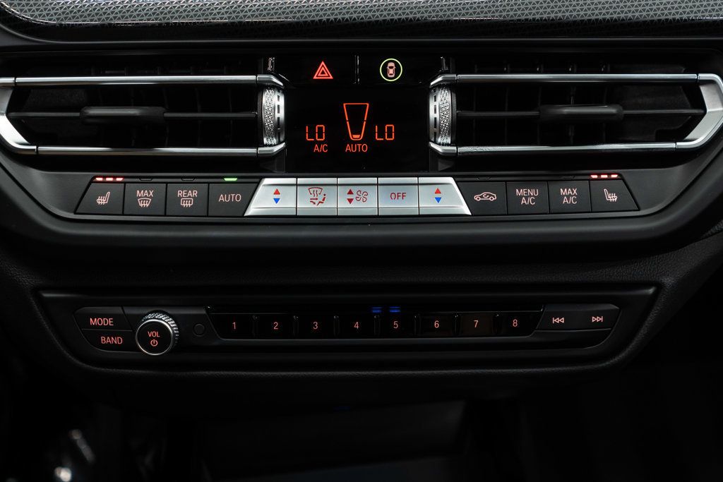 BMW 2 Series photo 18