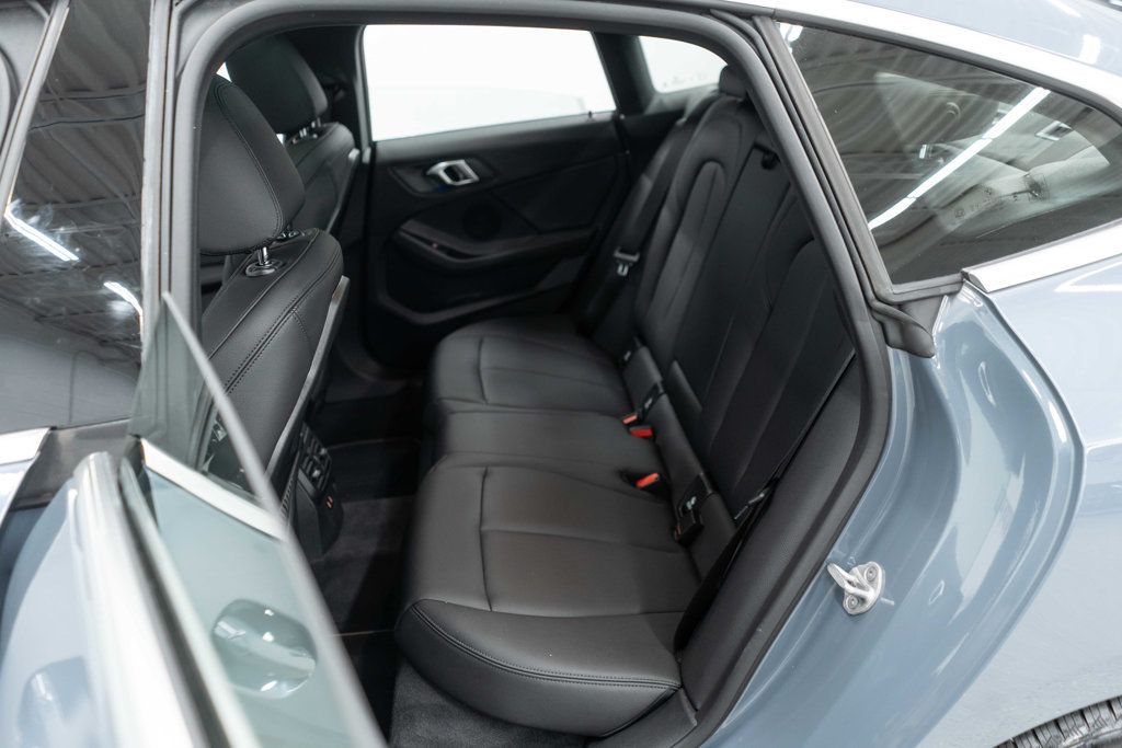 BMW 2 Series photo 33