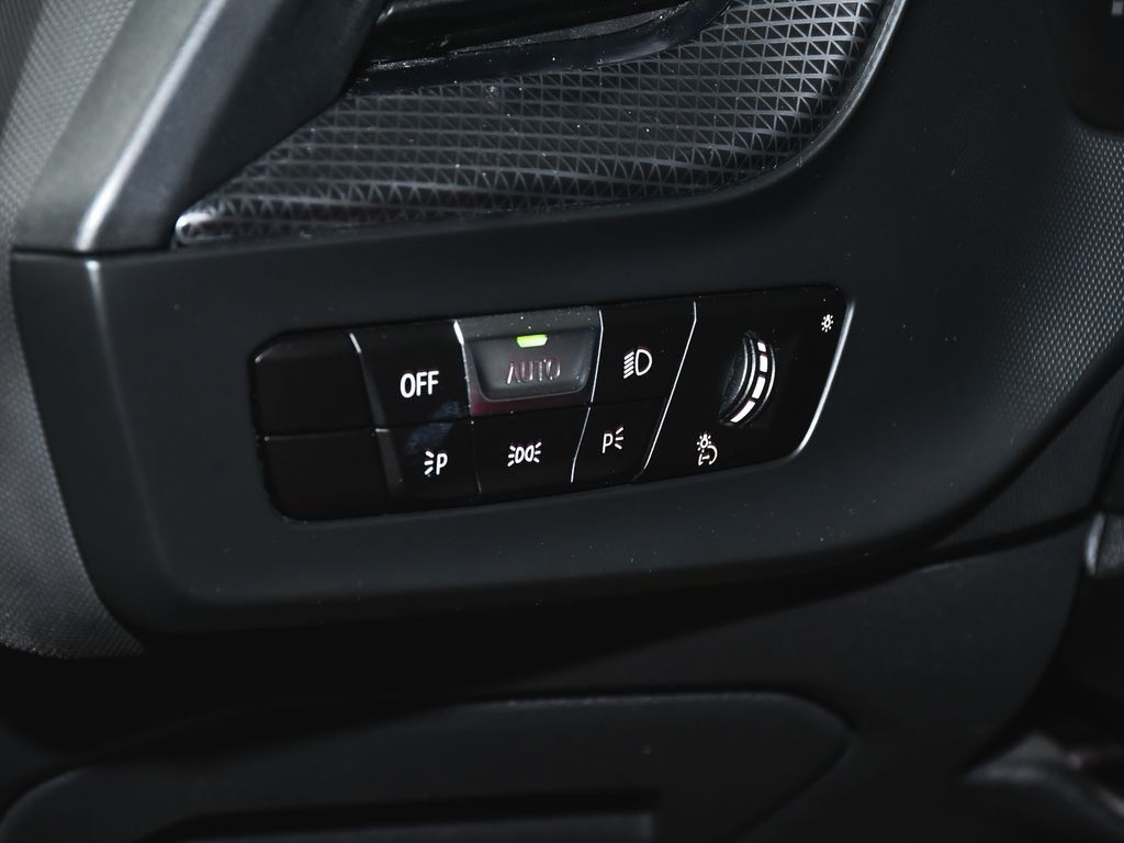 BMW 2 Series photo 18