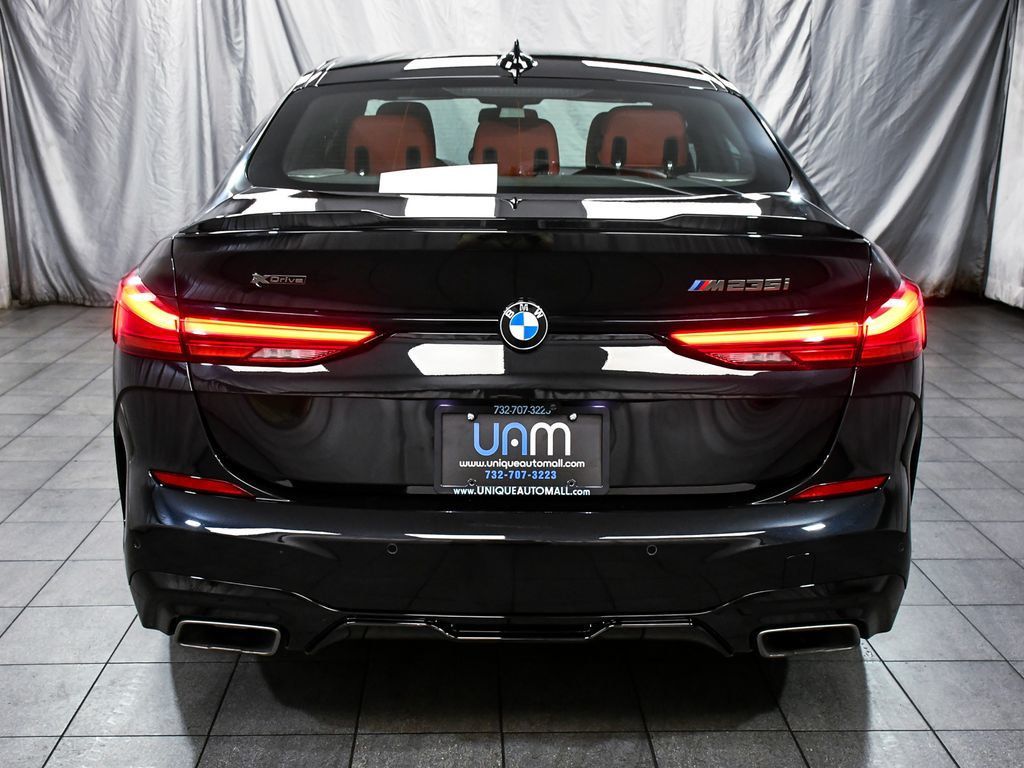 BMW 2 Series photo 5