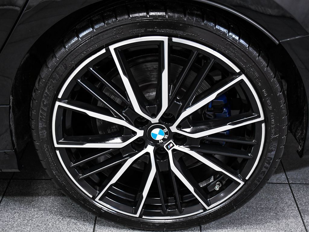 BMW 2 Series photo 8