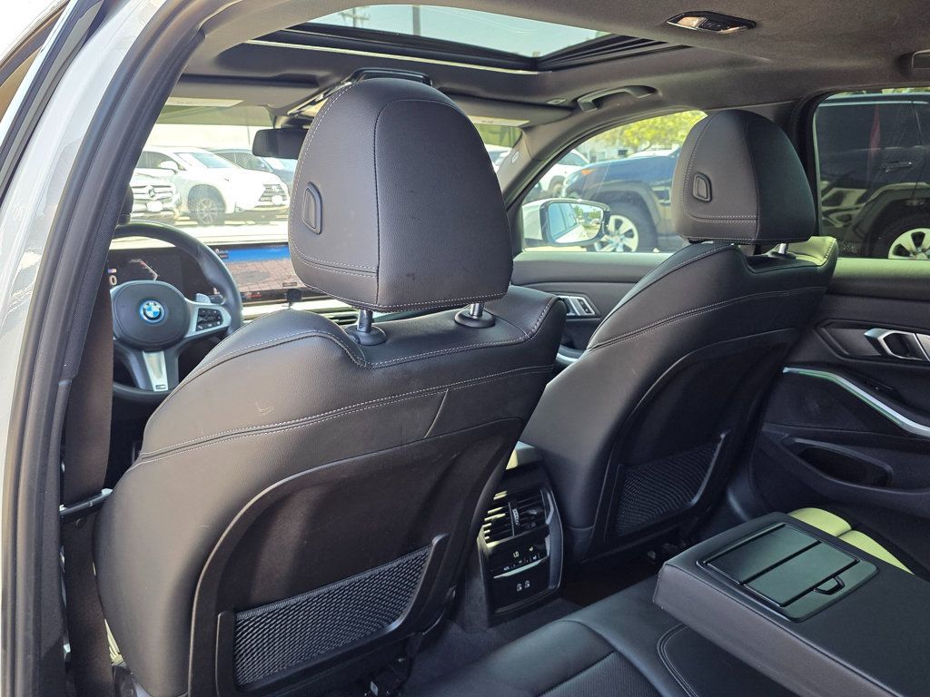 2023 BMW 3 Series 330e Plug-In Hybrid - 22911391 - 29