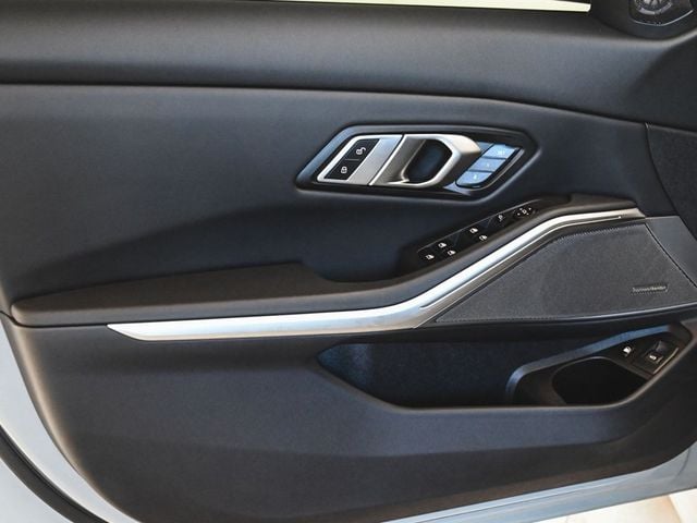 2023 BMW 3 Series 330e xDrive - 22951589 - 7