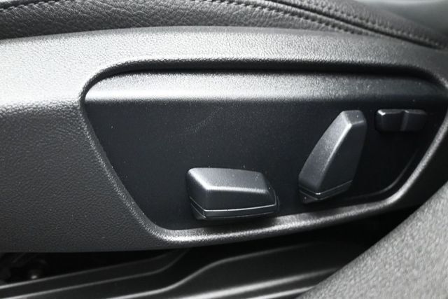 2023 BMW 3 Series 330e xDrive Plug-In Hybrid - 23063128 - 9