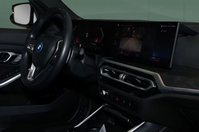 2023 BMW 3 Series 330e xDrive Plug-In Hybrid - 22980228 - 17