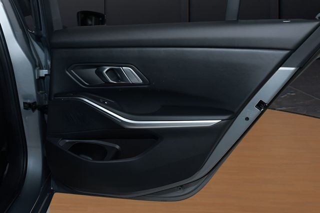 2023 BMW 3 Series 330e xDrive Plug-In Hybrid - 22980228 - 19