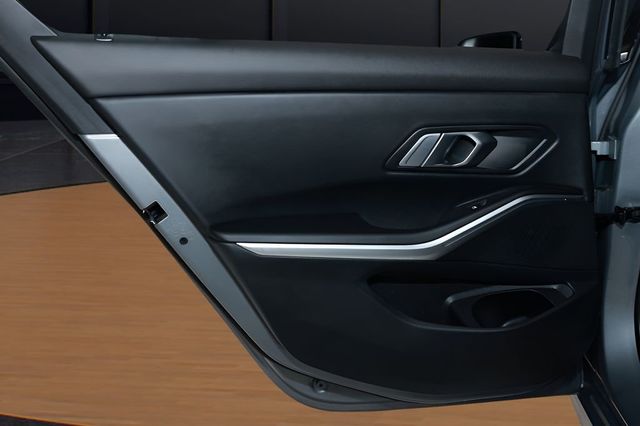 2023 BMW 3 Series 330e xDrive Plug-In Hybrid - 22980228 - 20