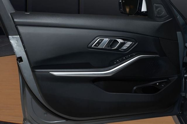 2023 BMW 3 Series 330e xDrive Plug-In Hybrid - 22980228 - 21