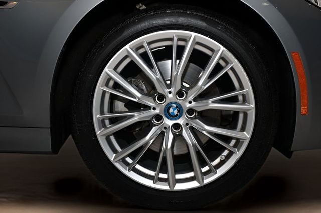 2023 BMW 3 Series 330e xDrive Plug-In Hybrid - 22980228 - 27