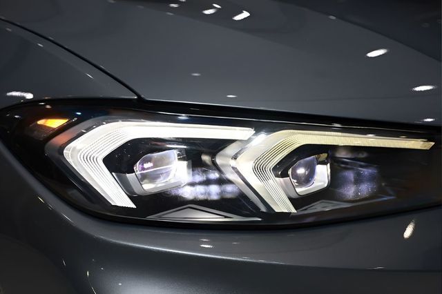 2023 BMW 3 Series 330e xDrive Plug-In Hybrid - 22980228 - 28