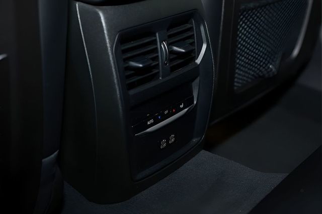 2023 BMW 3 Series 330e xDrive Plug-In Hybrid - 22980228 - 30