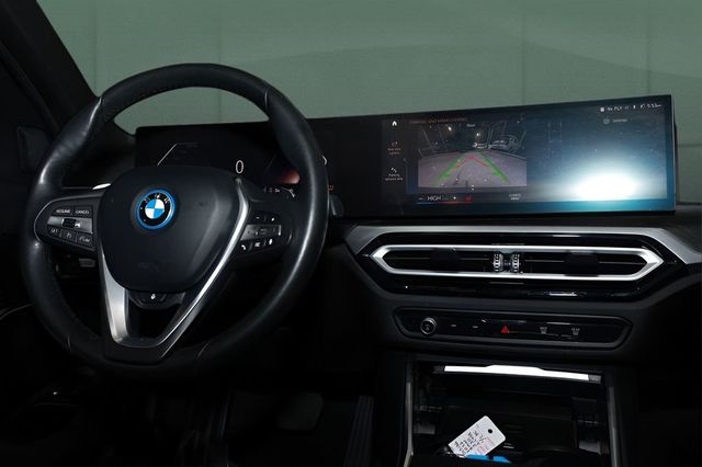 2023 BMW 3 Series 330e xDrive Plug-In Hybrid - 22980228 - 31