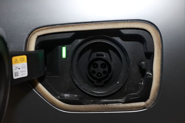 2023 BMW 3 Series 330e xDrive Plug-In Hybrid - 22980228 - 43