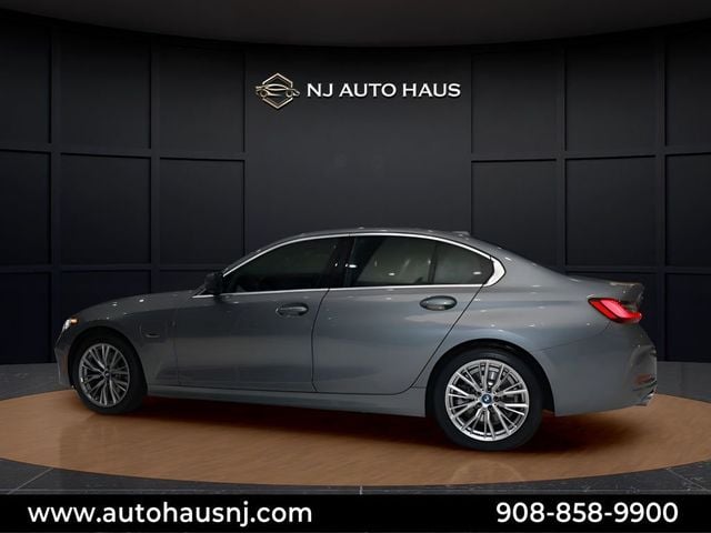 2023 BMW 3 Series 330e xDrive Plug-In Hybrid - 22980228 - 4