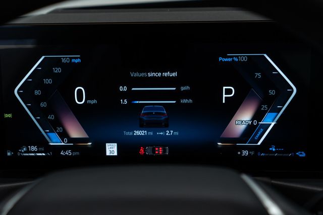 2023 BMW 3 Series 330e xDrive Plug-In Hybrid - 22982607 - 19