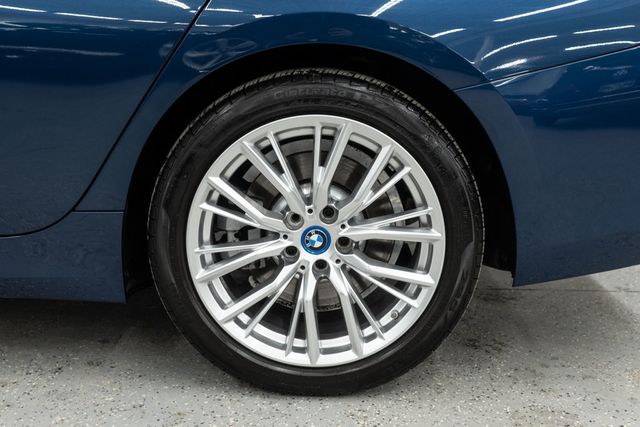 2023 BMW 3 Series 330e xDrive Plug-In Hybrid - 22982607 - 38