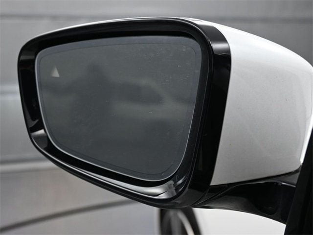 2023 BMW 3 Series 330i - 22925655 - 4