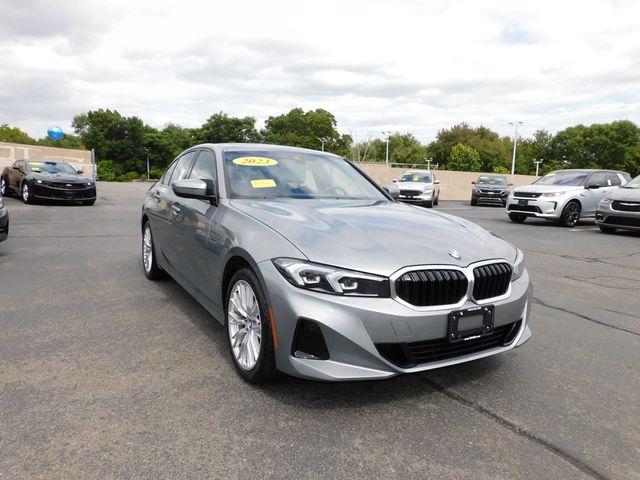 2023 BMW 3 Series 330i xDrive - 22565265 - 4