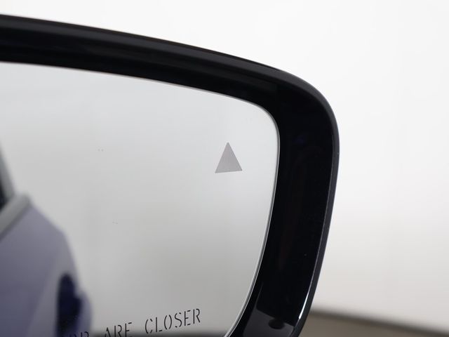 2023 BMW 3 Series 330i xDrive - 22975432 - 39