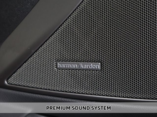 2023 BMW 3 Series 330i xDrive - 22975432 - 4