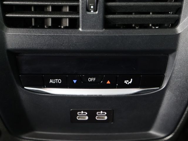 2023 BMW 3 Series 330i xDrive - 22975432 - 55