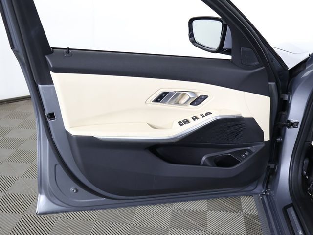2023 BMW 3 Series 330i xDrive - 23011992 - 24